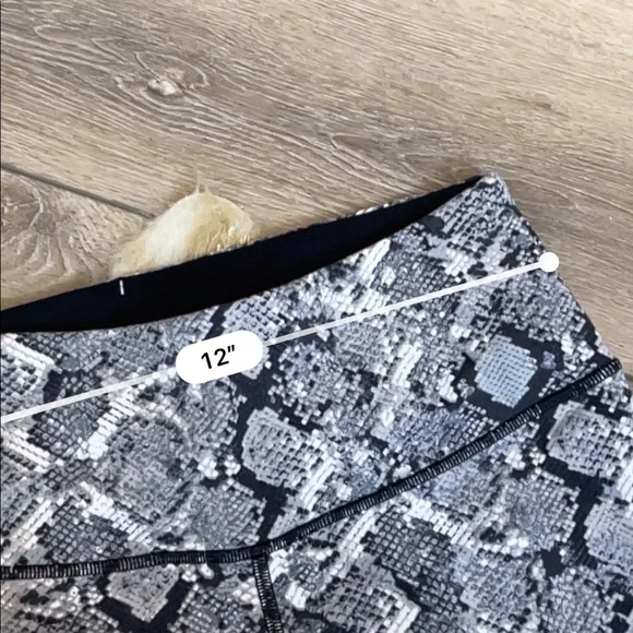 Victoria’s Secret sport knockout snake print leggings - Picture 3 of 5